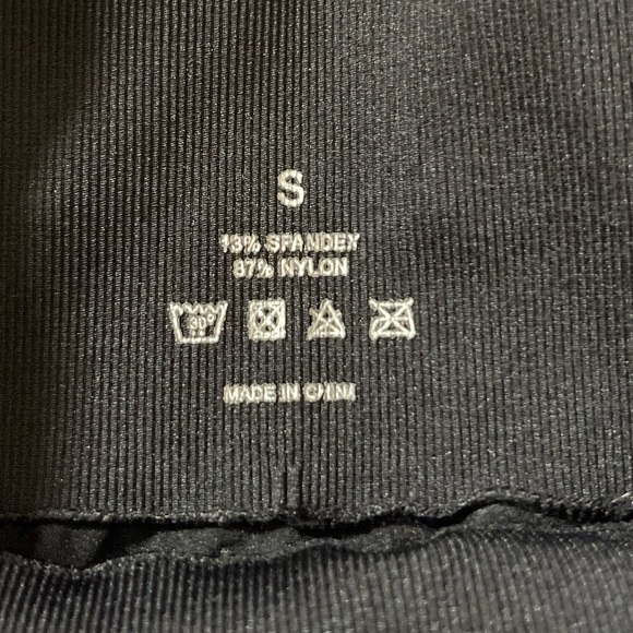 NVGTN Solid Seamless Black Biker Shorts - Picture 5 of 8